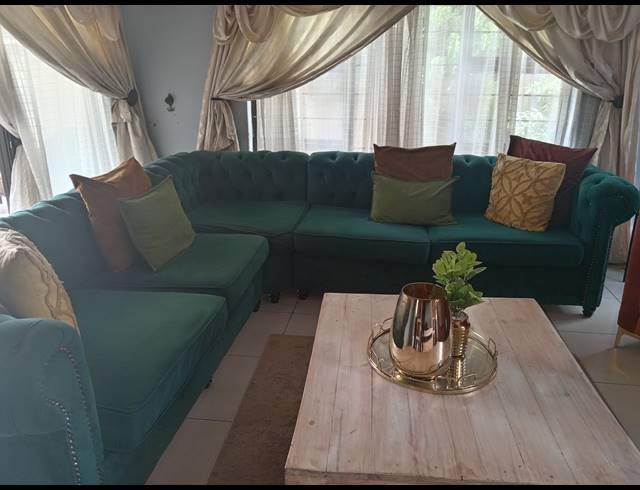 4 BEDROOM FREEHOLD FOR SALE IN DAWN PARK